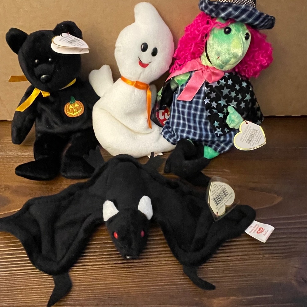 Ty Beanie Baby Halloween Lot of 4 Spooky Ghost Radar Bat Scary Witch Pugsly Bear